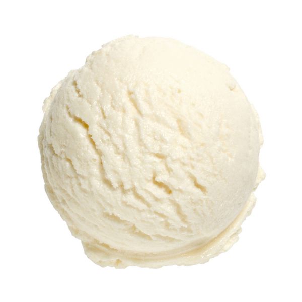 اسکوپ بستنی وانیلی در پس زمینه سفید با مسیر برش