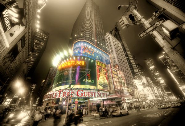 میدان تایمز در شهر نیویورک در شب