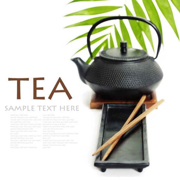 مفهوم غذای آسیایی قابلمه چای و چاپستیک با نمونه متن