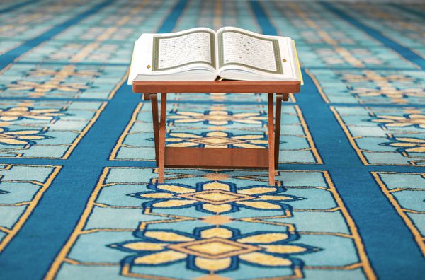 قرآن - کتاب مقدس مسلمانان در مسجد مالزی