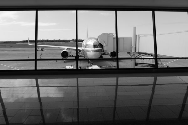 فرودگاه سیاه و سفید