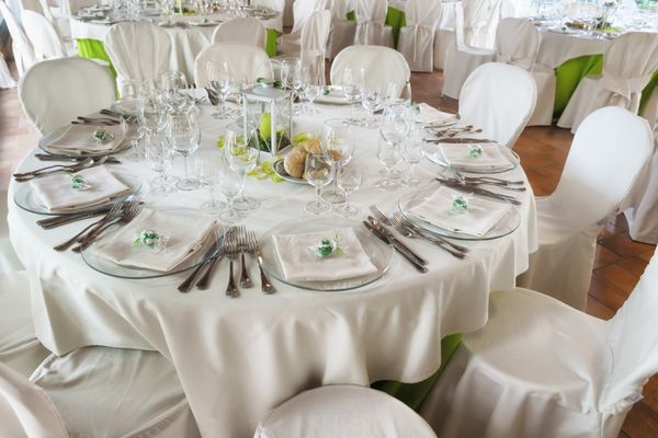ست میز برای یک جشن جشن یا جشن عروسی