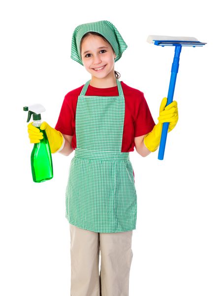 دختر شاد با وسایل نظافت