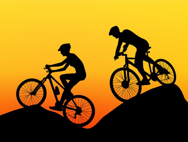 دو دوچرخه سوار دوچرخه سواری شدید را به تصویر می کشند