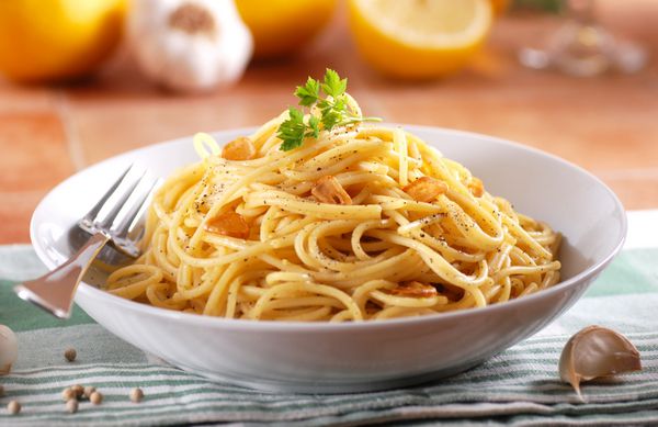 اسپاگتی al limone con aglio e pepe