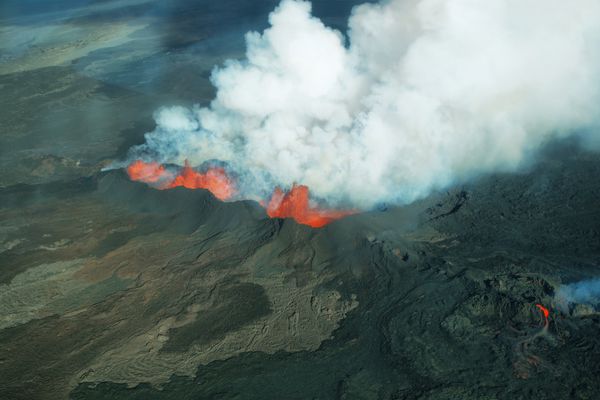 نمای هوایی از فوران آتشفشان بارداربونگا در ایسلند هاو در سال 2014