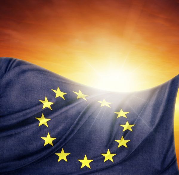 پرچم و آسمان اتحادیه اروپا