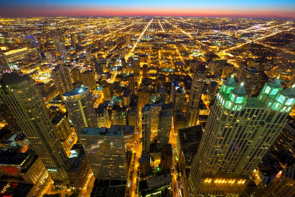 نمای هوایی از شیکاگو در گرگ و میش IL ایالات متحده آمریکا
