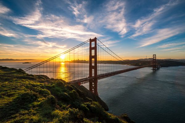 پل گلدن گیت در طلوع خورشید سانفرانسیسکو