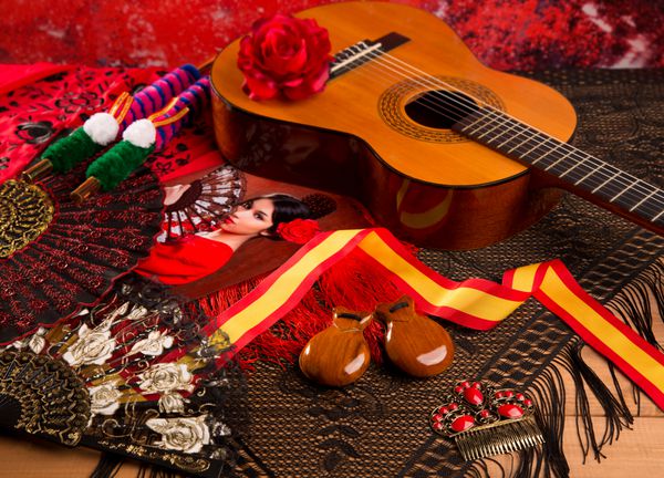 گیتار کلاسیک اسپانیایی با عناصر فلامنکو به عنوان فن شانه و کاستنت