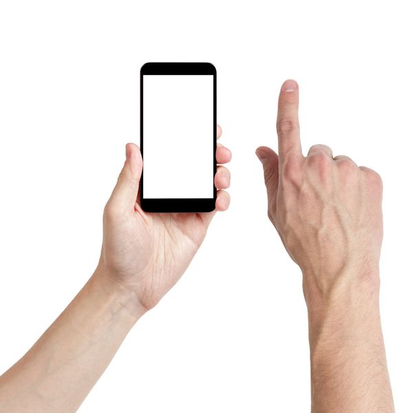 دست های مرد بالغ با استفاده از تلفن همراه با صفحه سفید جدا شده