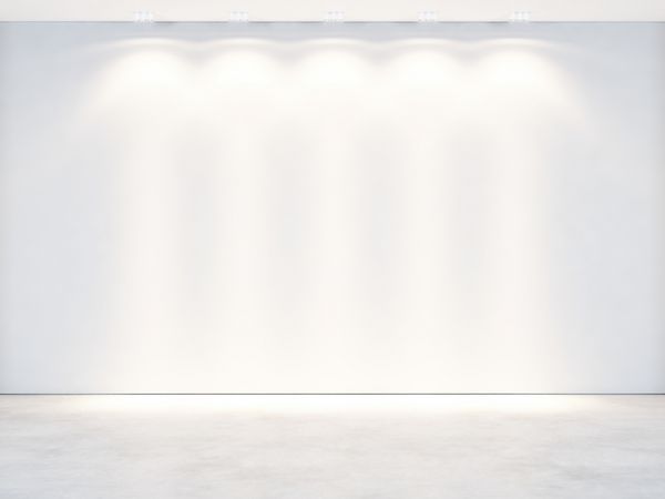 دیوار سفید با نورافکن