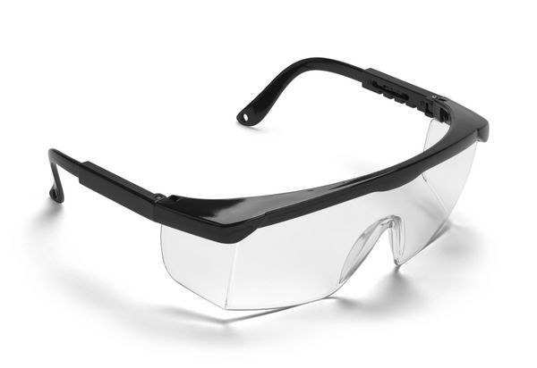 عینک کار محافظ پلاستیکی مشکی ایزوله شده بر روی پس زمینه سفید