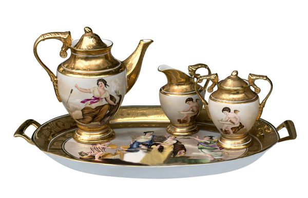 ست چای و قهوه سلطنتی چینی در زمینه سفید