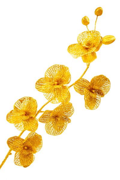 گل های مصنوعی پوشیده شده با طلا در پس زمینه سفید تصویر پس زمینه
