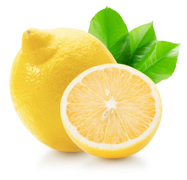 لیموهای آبدار جدا شده در پس زمینه سفید