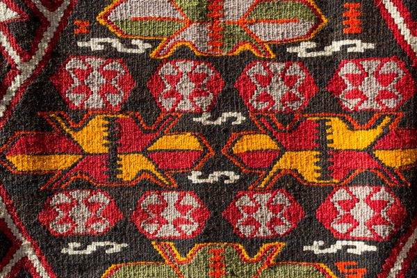 فرش سنتی ارمنی با تزئینات