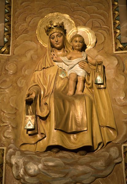 مریم مقدس - سلونا - فضای داخلی کلیسای ساگراد کور د عیسی در تیبیدابو