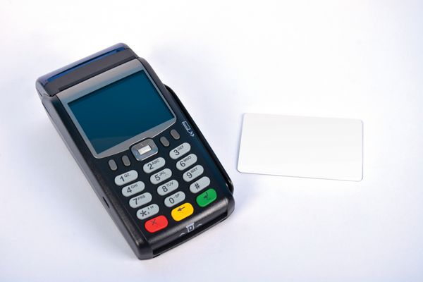 پایانه پرداخت pos gprs با کارت اعتباری جدا شده روی سفید