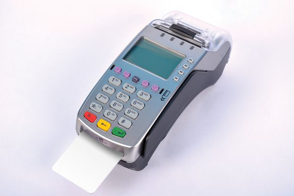 پایانه پرداخت غیرلمسی gprs با کارت اعتباری جدا شده روی سفید