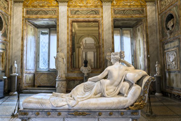 رم ایتالیا - 17 مارس 2016 مجسمه شگفت انگیز پولین بونپارت شاهکاری توسط مجسمه ساز معروف آنتونیو کانووا در galleria borghese europe