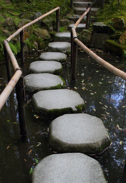 سنگ های پله در باغ تنهوان معبد نانزن جی کیوتو