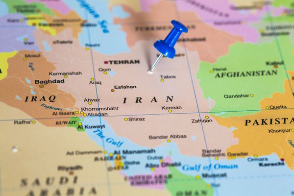 نقشه ایران با یک فشارسنج آبی گیر کرده است