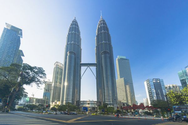 کا لومپور مالزی -2016 17 ژوئیه منظره شبانه برج های دوقلوی پتروناس در 13 آوریل 2013 در کا لومپور مالزی برج‌های دوقلوی پتروناس بلندترین ساختمان‌ها ۴۵۲ متر در جهان بودند