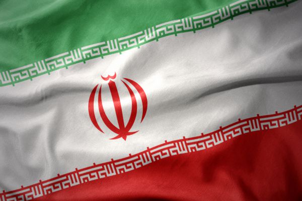 اهتزاز پرچم رنگارنگ ملی ایران