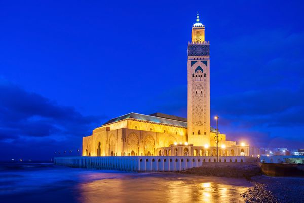 مسجد حسن دوم در شب در کازابلانکا مراکش مسجد حسن دوم بزرگترین مسجد مراکش و یکی از زیباترین آنهاست