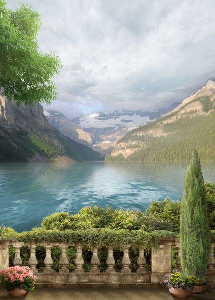 منظره زیبا از بالکن روی کوه و دریاچه
