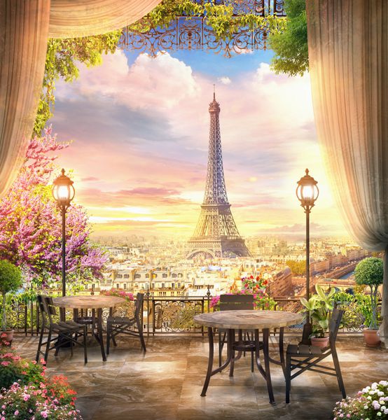 نمای زیبا از کافه بالکن در پاریس