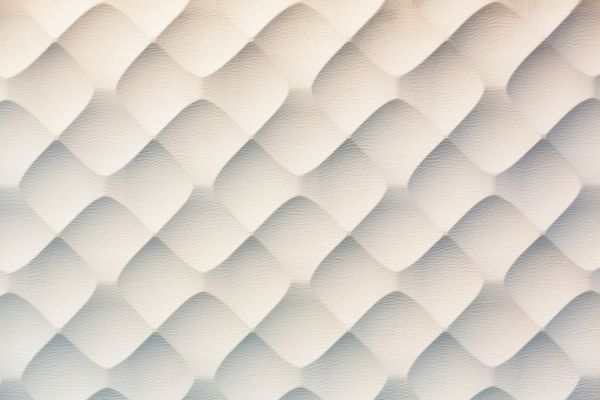 دکوراسیون دیوار با الگوی بافت مواج خلاقانه ساخته شده توسط پانل چرمی