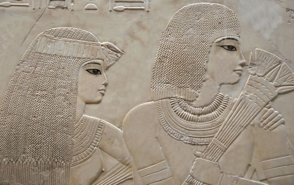 پرتره زوج جوان زیبا در مقبره راموز در گورستان مصر باستانی اشراف در تبس در نزدیکی لوکسور مصر