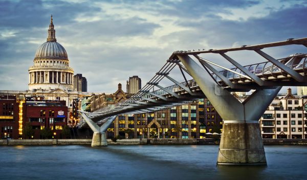 شهر لندن پل هزاره و خ کلیسای جامع پل در گرگ و میش