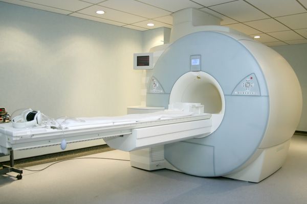 یک اسکنر پیشرفته MRI در بیمارستان