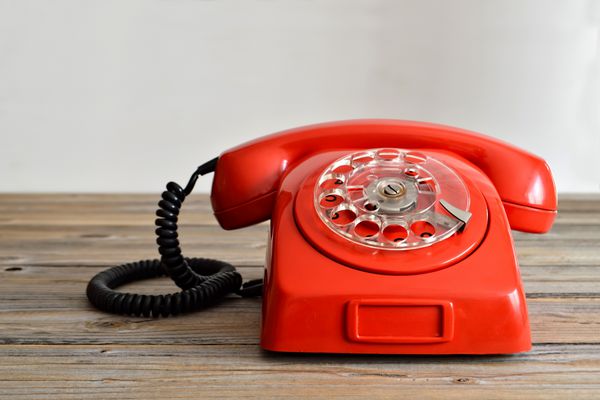 تلفن قرمز قدیمی