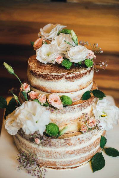 کیک عروسی با خامه رز