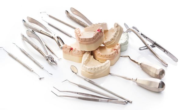 مدل گچی فک و ابزار دندانپزشکی