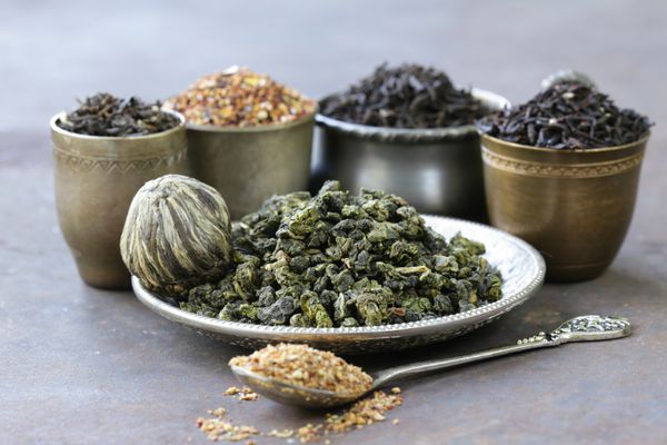 انواع مختلف چای خشک سیاه سفید سبز