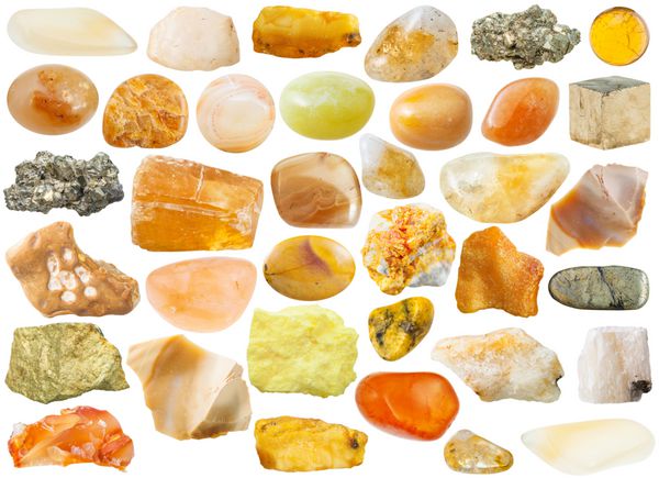 مجموعه ای از سنگ ها و نگین های معدنی زرد و نارنجی