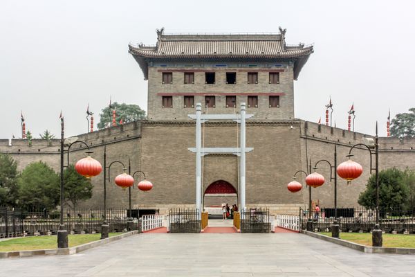 بتکده برج قدیمی چینی و استحکامات دیوار شهر معروف شیان میراث جهانی یونسکو شیان استان شانشی چین