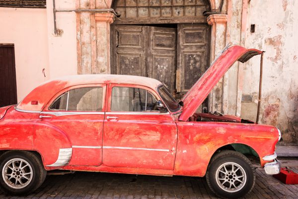 ماشین کلاسیک آمریکایی قدیمی هاوانا کوبا