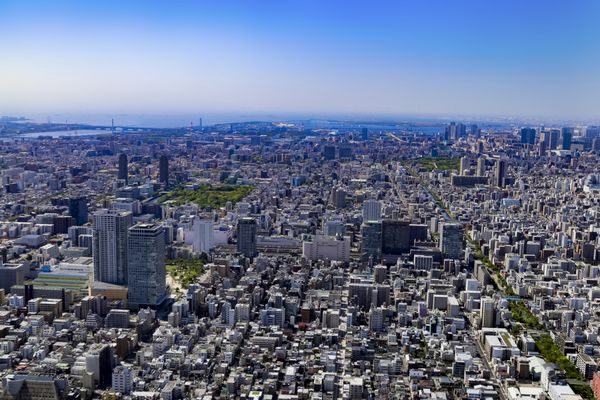 عکس هوایی منظره از توکیو - آسمان آبی و زیبا