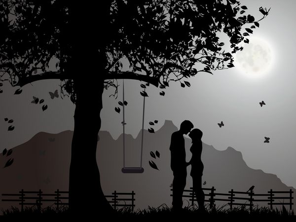 عاشقان جوان زیر نور ماه بوسیدن