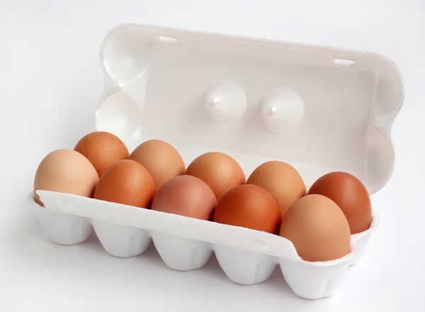 ده عدد تخم مرغ در بسته بندی نه ایزوله