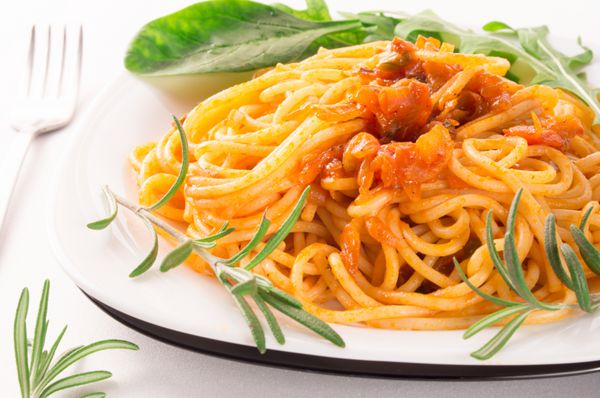 اسپاگتی ایتالیایی با سس سبزیجات و سبزیجات