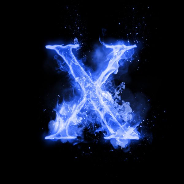 حروف X از چراغ شعله سوزان