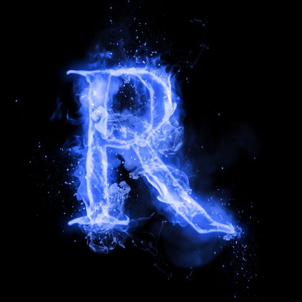 حروف R از چراغ شعله سوزان