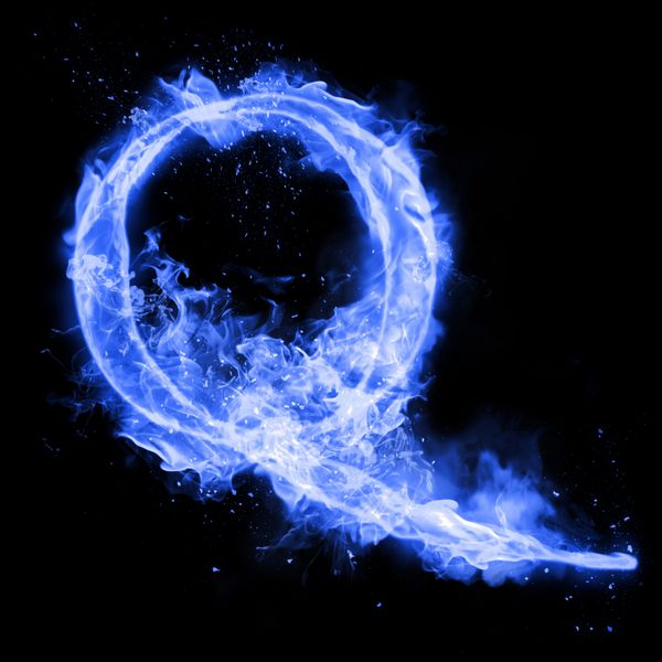 حروف Q از چراغ شعله سوزان